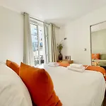 Parisian Home L Montmartre