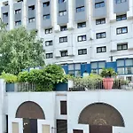 Parisian Home L Montmartre