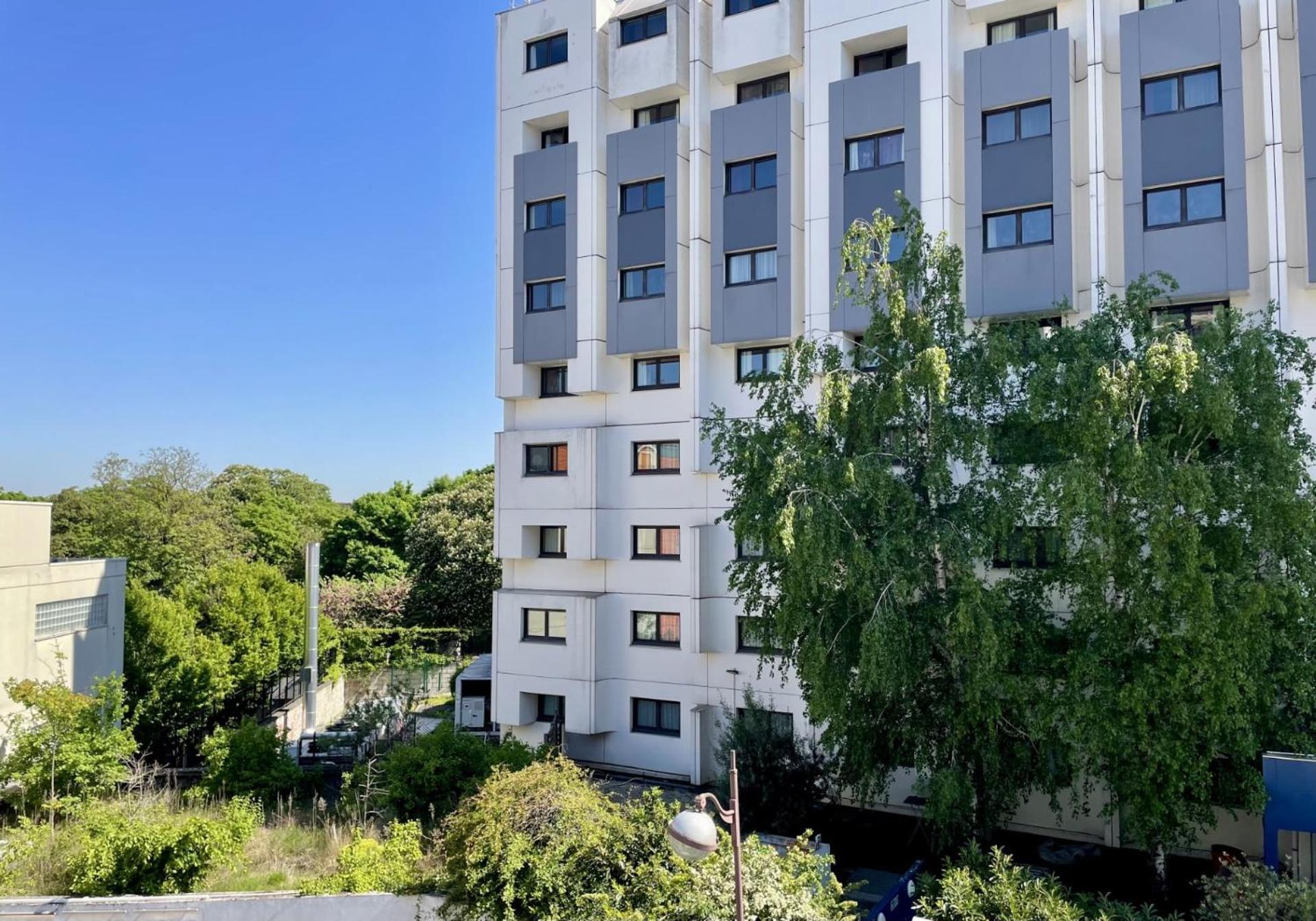 Parisian L Montmartre Apartment *