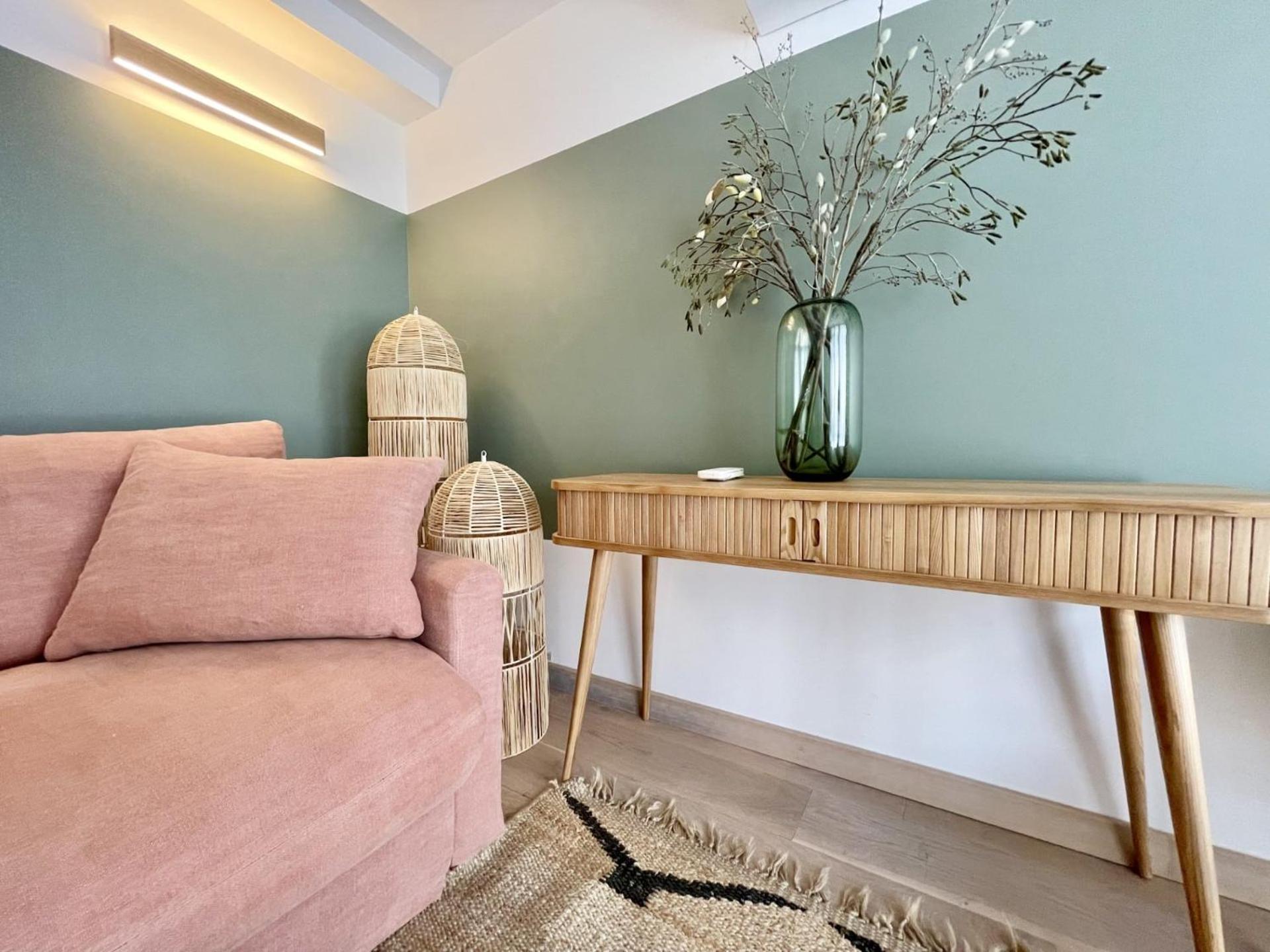 Parisian L Montmartre * Paris