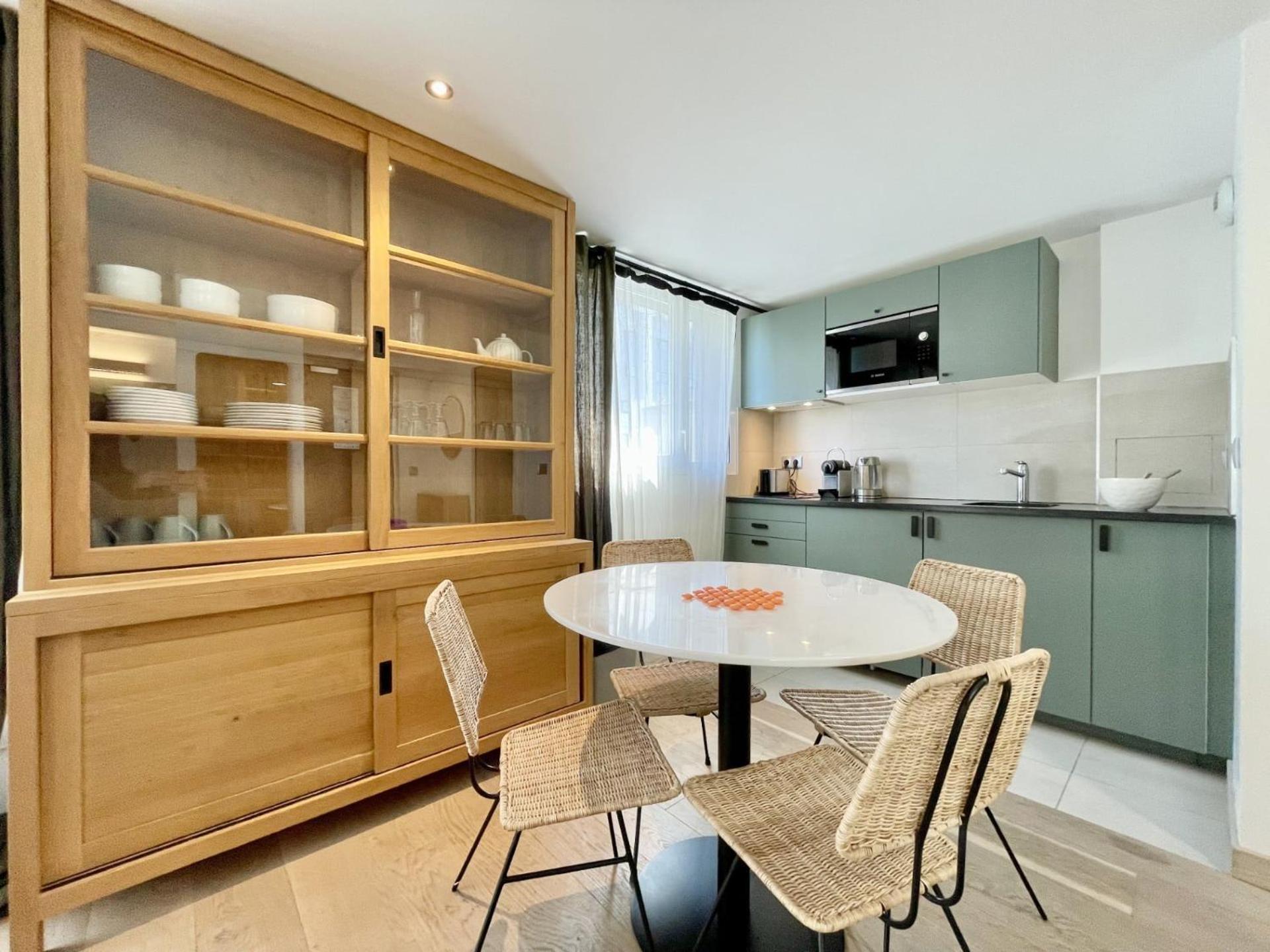 Apartment Parisian L Montmartre Paris