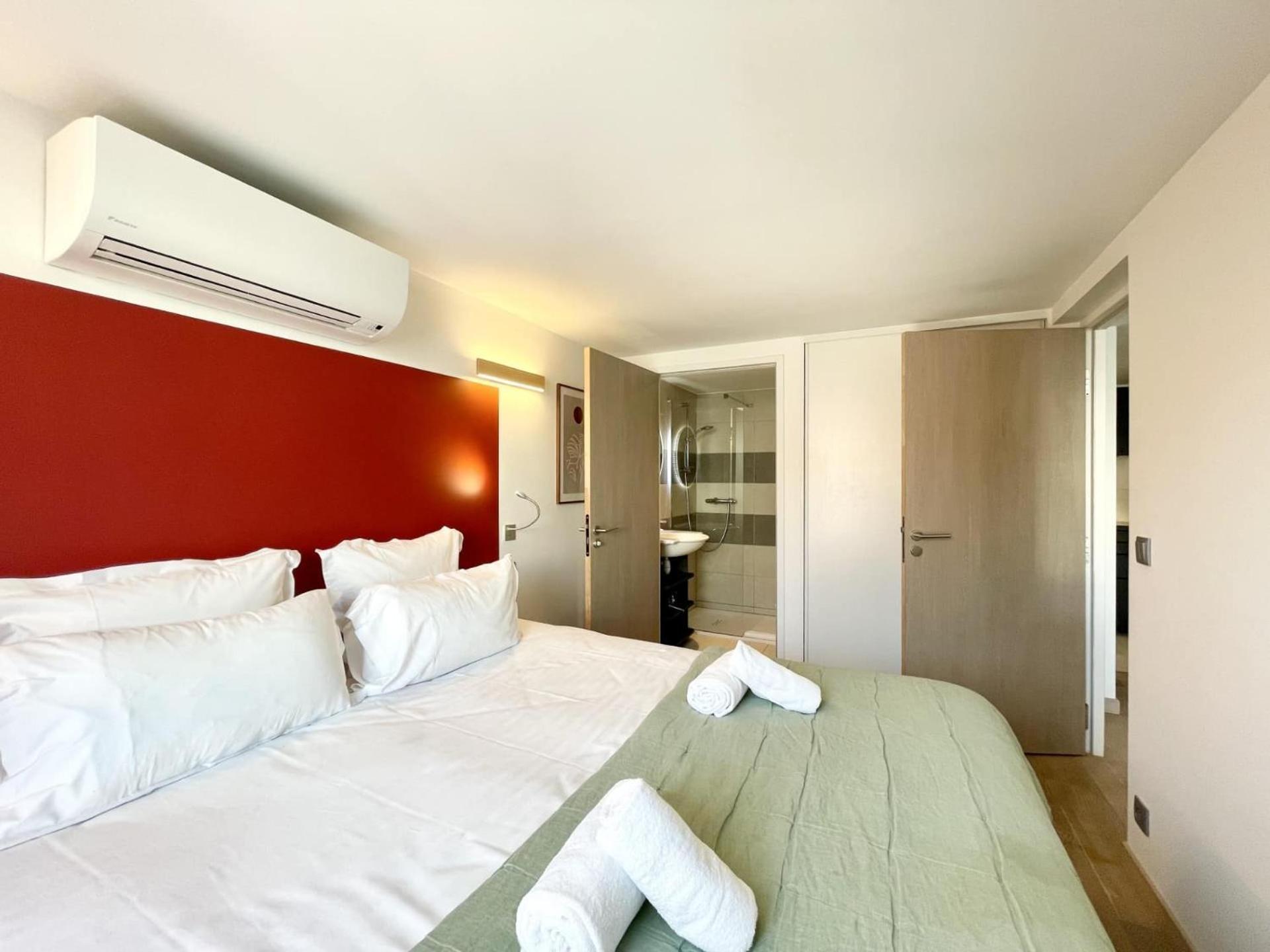 Parisian L Montmartre *