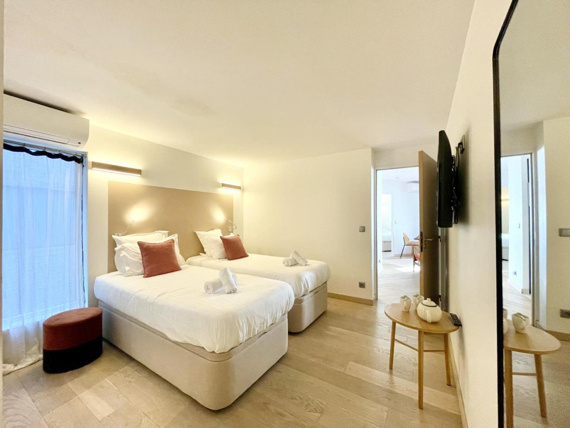 Parisian L Montmartre Apartment *