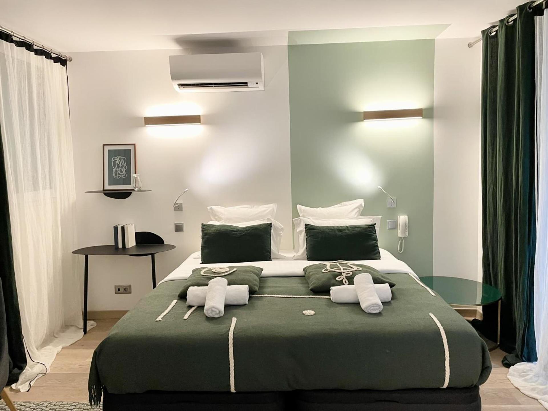 Parisian L Montmartre Apartment *