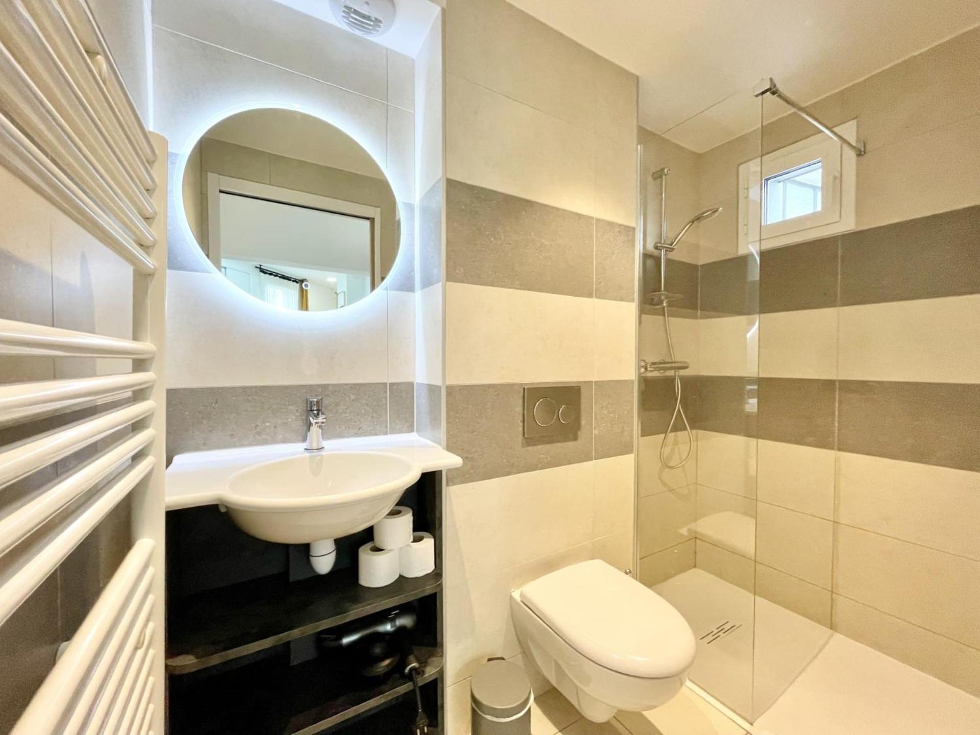 Parisian L Montmartre Paris