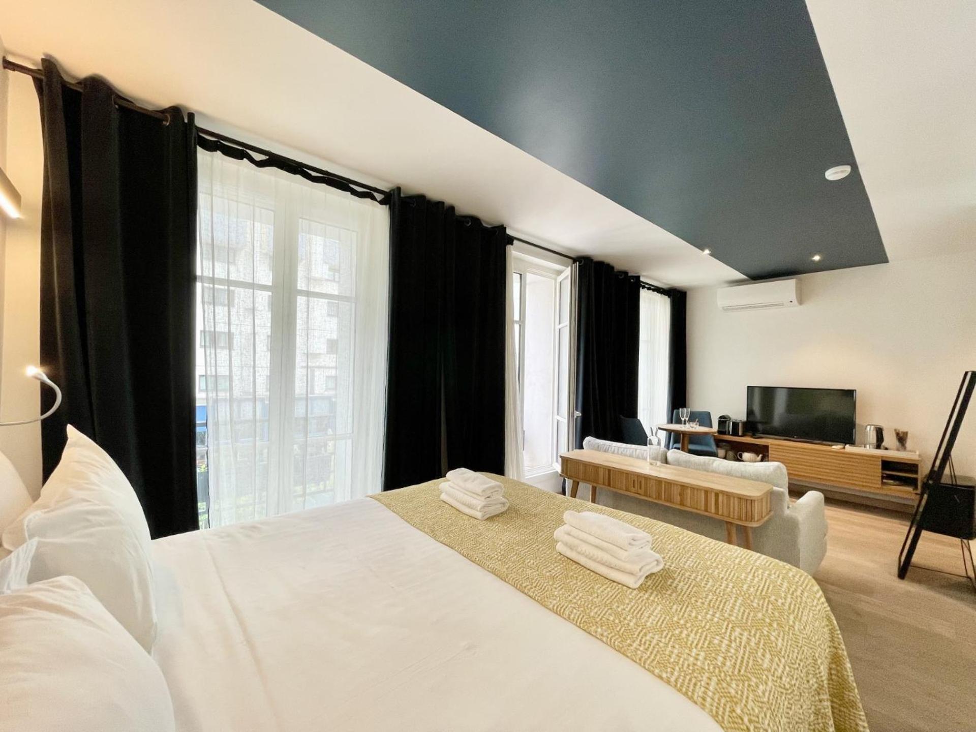 Parisian L Montmartre