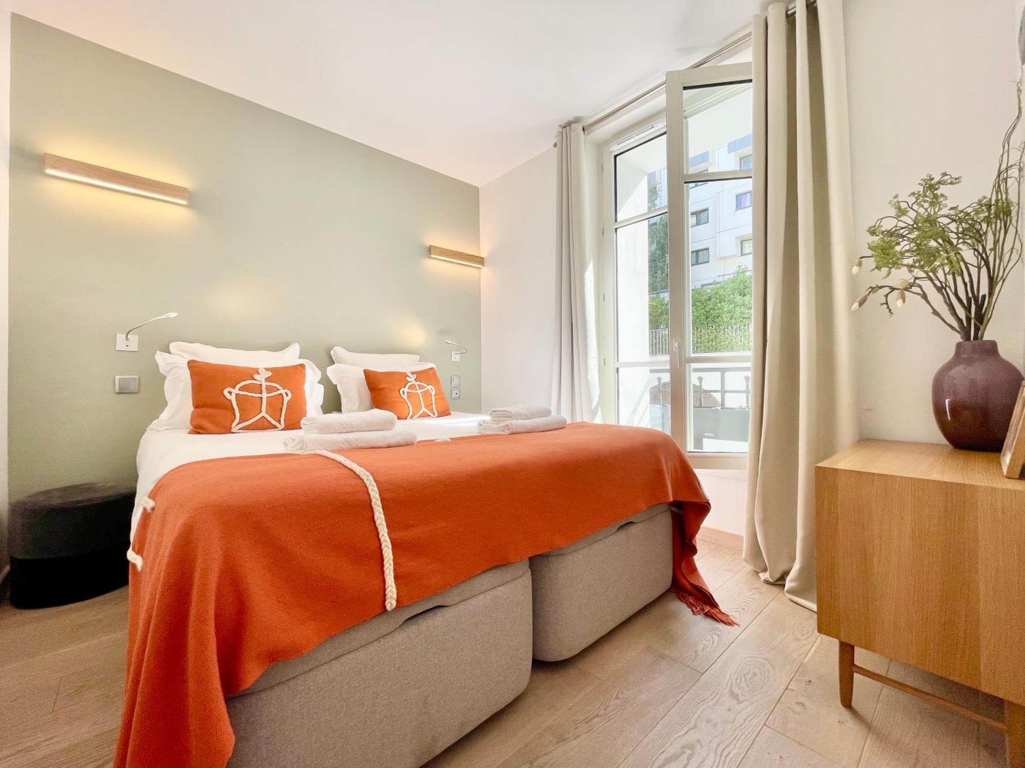 Parisian L Montmartre