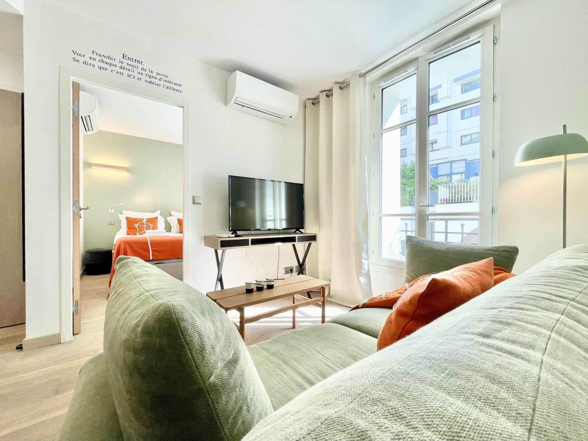 Parisian L Montmartre