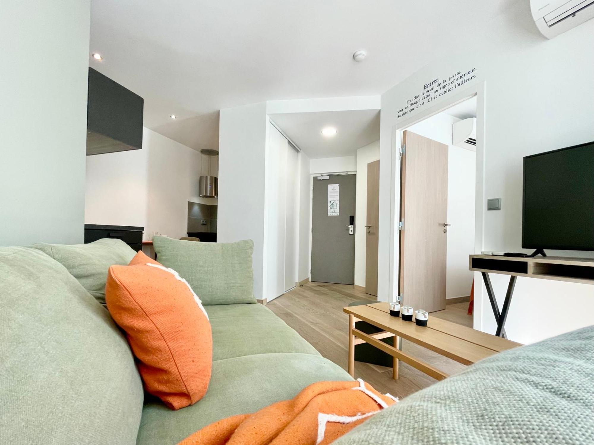 Parisian L Montmartre Apartment *