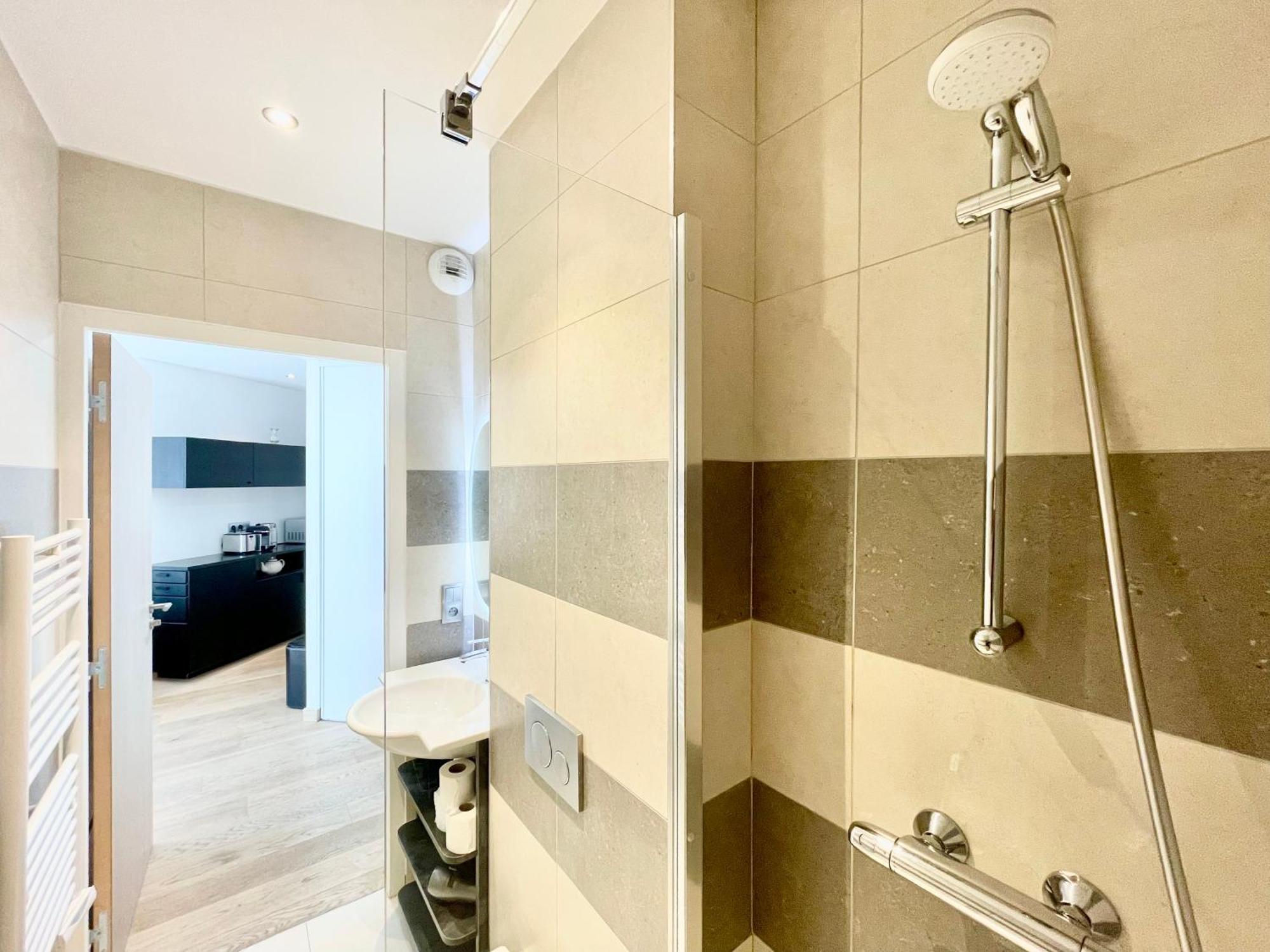 Parisian L Montmartre