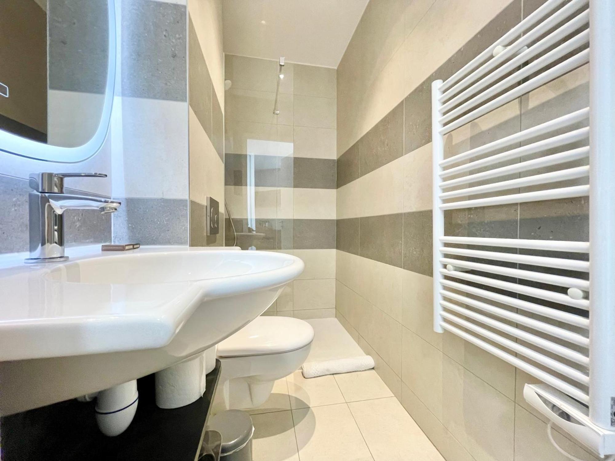 Parisian L Montmartre Paris